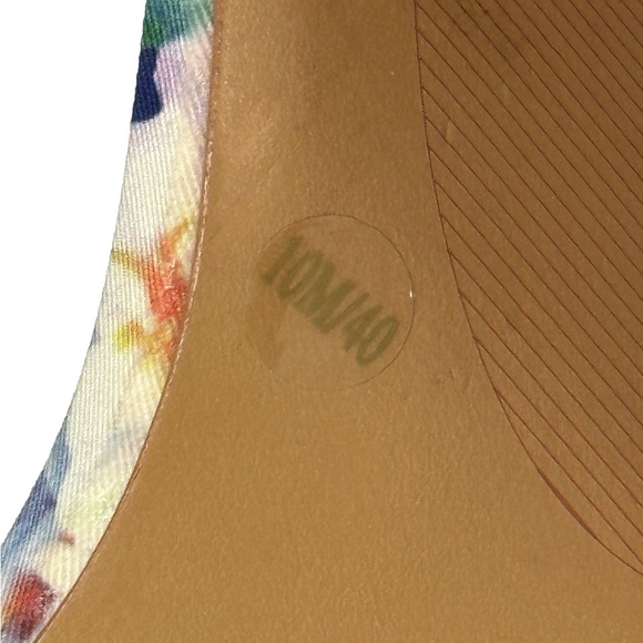 Vince Camoto Flower Print Stilletto Heels That Tie At Ankles Size 10M - Picture 8 of 8